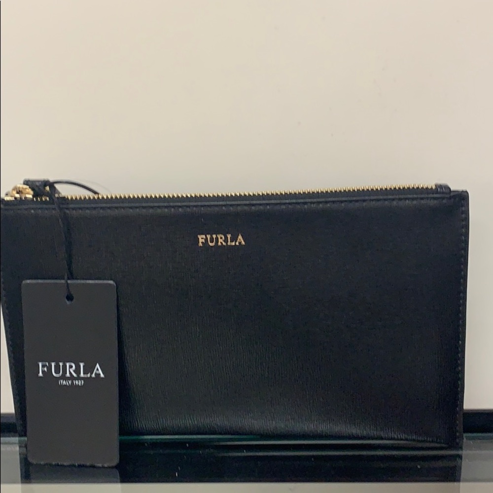 NWT Furla wristlet (Black)